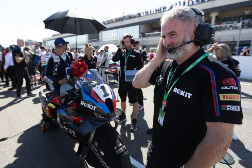 Toprak Razgatlıoğlu’nun Ekip Şefinin Geleceği Belirsizliğini Koruyor: Yeni MotoGP Bağlantıları Ortaya Çıkıyor