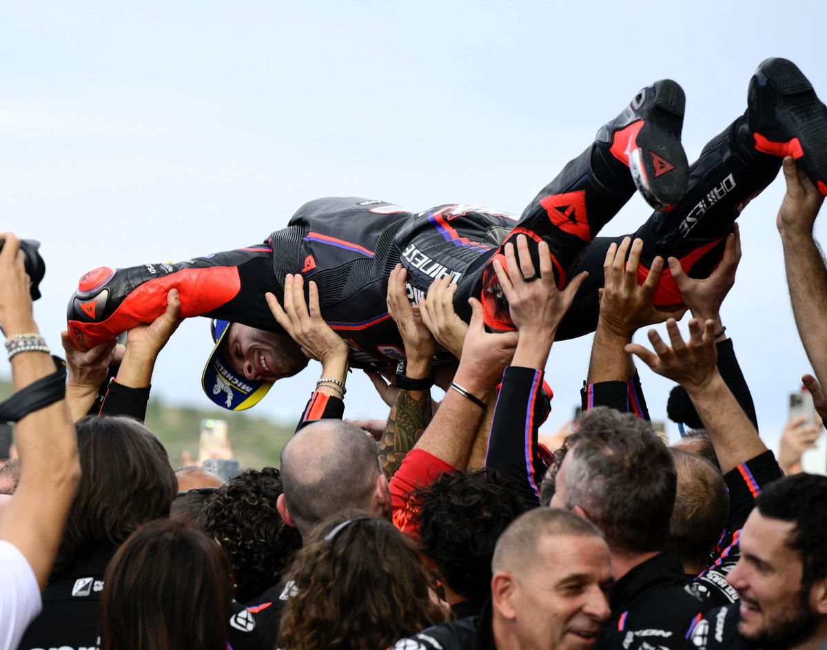 3000_gng_1285905_hires