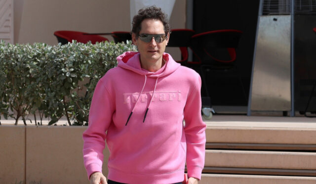 "Bu Gerçek Olamaz" – F1 Dünyası John Elkann’ın Maranello Çılgınlığına Tepki Verdi