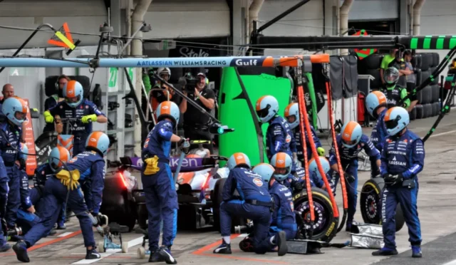 Carlos Sainz, Brezilya GP’de Lewis Hamilton ile çarpışmanın puan kaybettirdiğini açıkladı