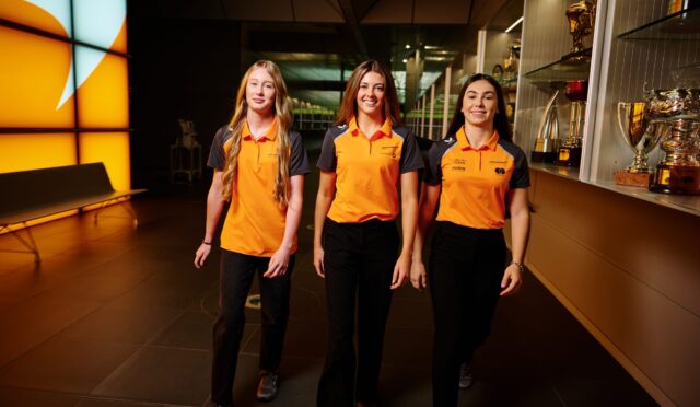 Ella Hakkinen, Genişletilen McLaren Kadın Pilot Programına Katıldı