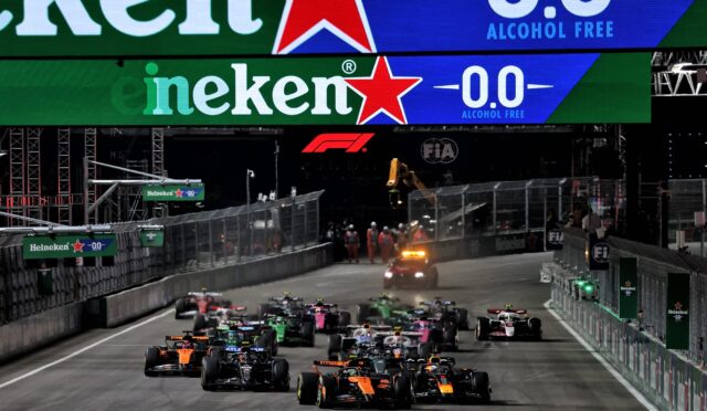 Mark Hughes: Verstappen, Norris’i Yarış Kaybettiren Hamleye Nasıl Sürükledi?