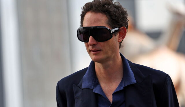 Ferrari, John Elkann’ın Eleştirileri Sonrası F1 Pilotlarını “Zayıflatmakla” Suçlandı