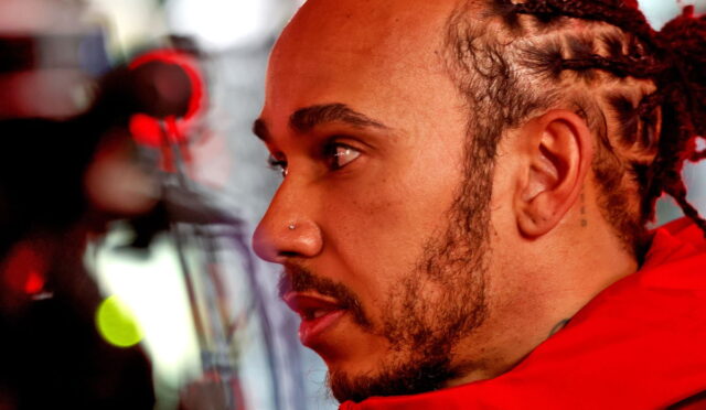 Lewis Hamilton, Ferrari’deki İlk Yılını “F1 Kariyerinin En Kötü Sezonu” Olarak Değerlendirdi