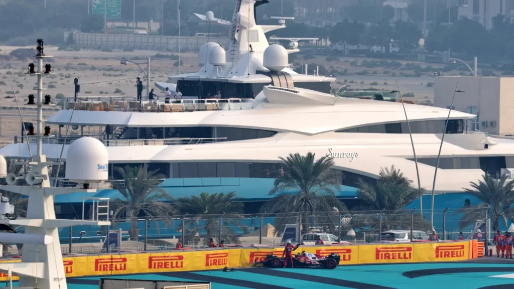 Lewis-Hamilton-Abu-Dhabi-GP-1024x576-1