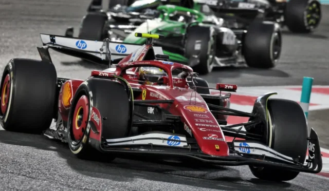 Lewis Hamilton, Ferrari’deki İlk Sezonunun Ardından Telefonunu Bir Kenara Bırakacak