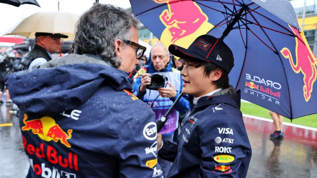 Yuki-Tsunoda-Laurent-Mekies-Red-Bull-1024x576-1