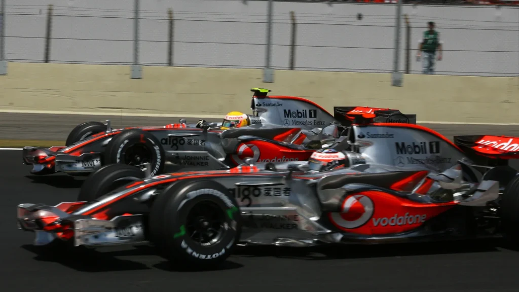 Fernando-Alonso-Lewis-Hamilton-2007-1024x576-1
