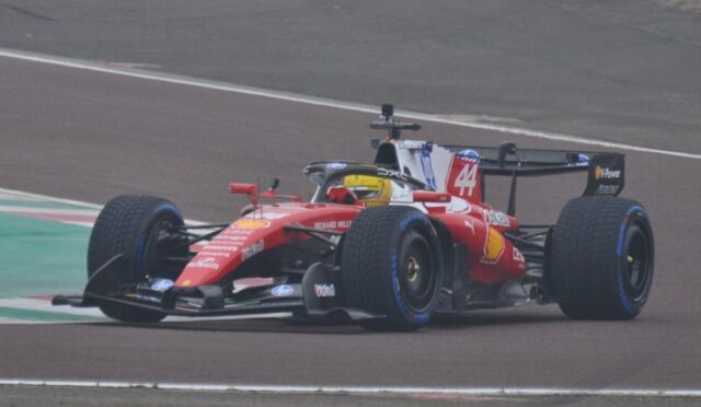 Ferrari SF-26 piste çıktı ancak ilk sürüşte yolda kalmış olabilir!