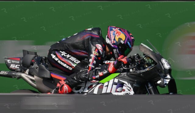 Aprilia-F-duct-in-action-1-