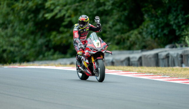 kyle-ryde-hand-up-oulton-park-2