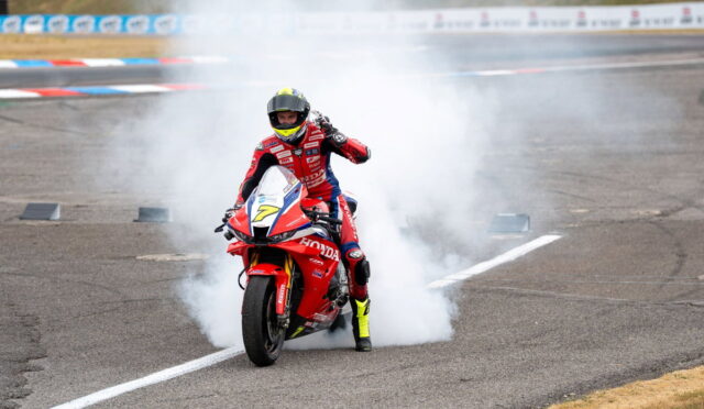ryan-vickers-thruxton-2026-sunday-burnout