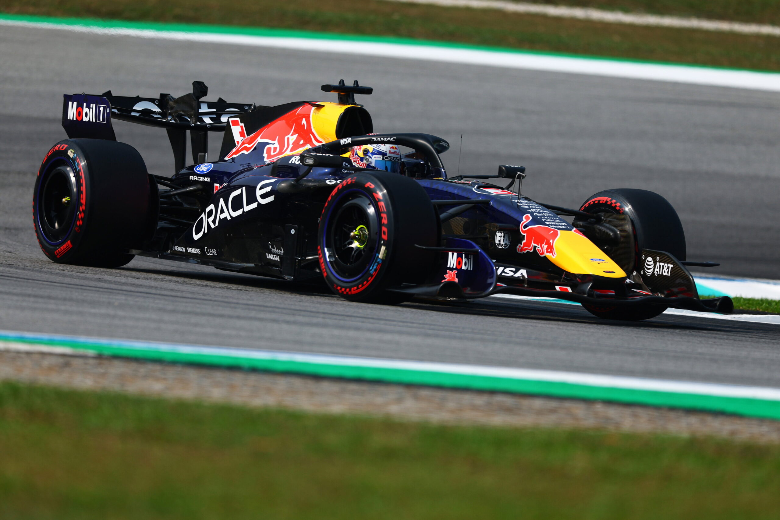Red Bull, Malezya’da Verstappen’e pahalıya patlayabilecek bir strateji hatası mı yaptı?