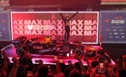 Verstappen, Singapur zaferinin ardından konuştu; Red Bull telsiz sorunu yaşadı