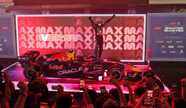 Verstappen, Singapur zaferinin ardından konuştu; Red Bull telsiz sorunu yaşadı