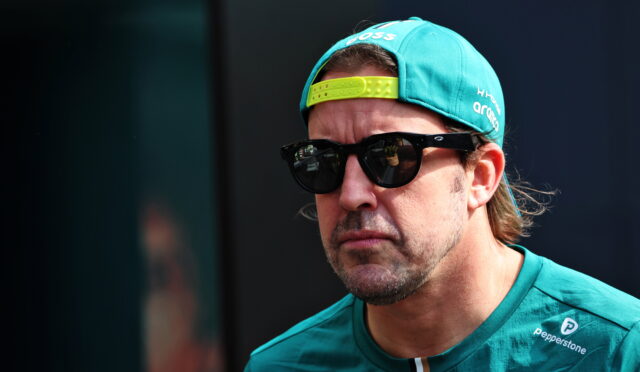 Alonso, Hamilton’ı şaka yollu örnek göstererek Singapur’u savundu