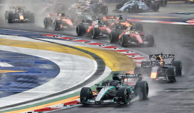 Singapur GP sıralama turları 30 dakika ertelendi