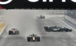 Verstappen, Gecikmeli Singapur Sprint Yarışını Kazandı; Russell Liderlikten Çıktı