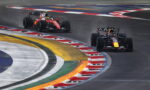 Max Verstappen, kaotik Singapur sprintinde Lewis Hamilton’ı geçerek zafere ulaştı