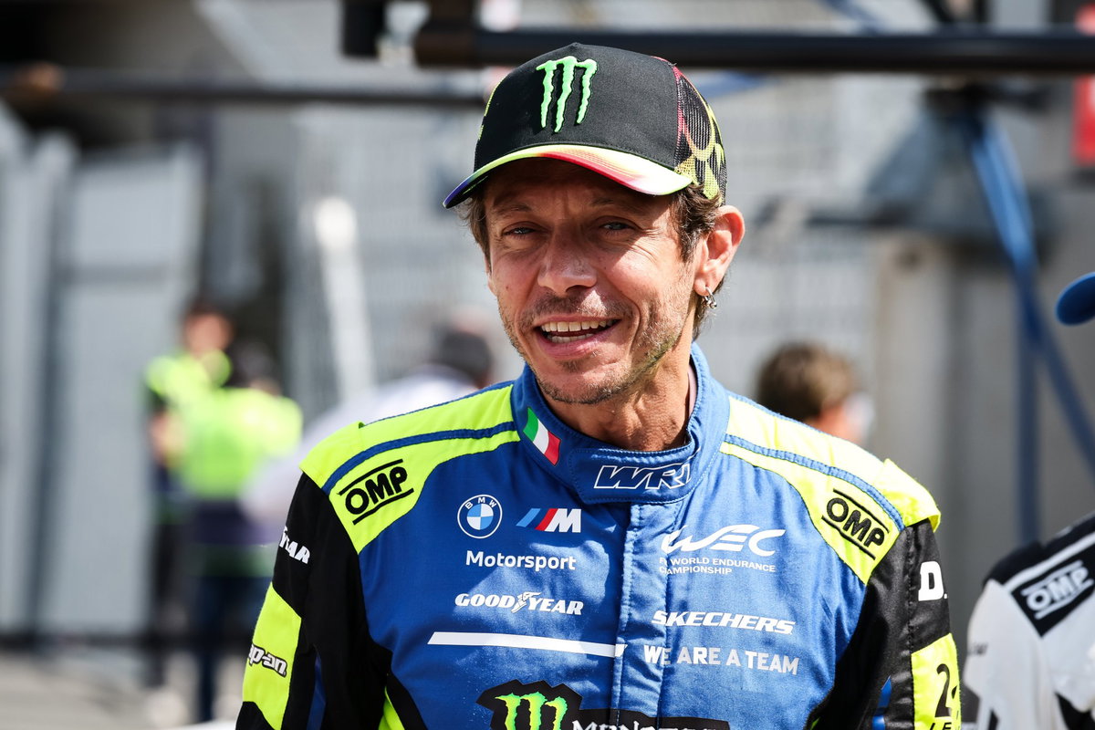 İzle: Valentino Rossi, Barselona GT yarışında ilginç bir şekilde kapısını kaybediyor