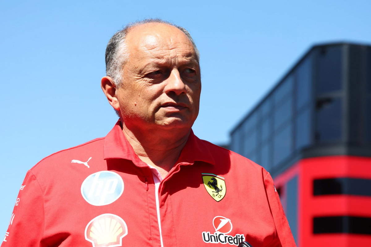 Jacques Villeneuve, eleştirilerin hedefindeki Ferrari patronu Fred Vasseur hakkında: “Bunun bir bedeli var”