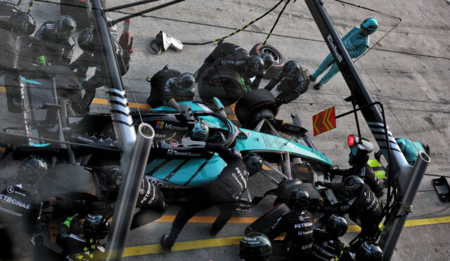 Mercedes: Singapur'daki pit ekibinde 15 yıldır pit stop yapmamış kişiler vardı