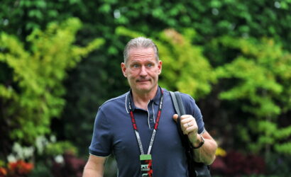 Jos Verstappen, sahte fotoğrafın yol açtığı sağlık endişelerine yanıt verdi: “Hasta değilim, sadece saçlarım kötü gün geçiriyor”