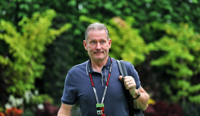 Jos Verstappen, sahte fotoğrafın yol açtığı sağlık endişelerine yanıt verdi: “Hasta değilim, sadece saçlarım kötü gün geçiriyor”