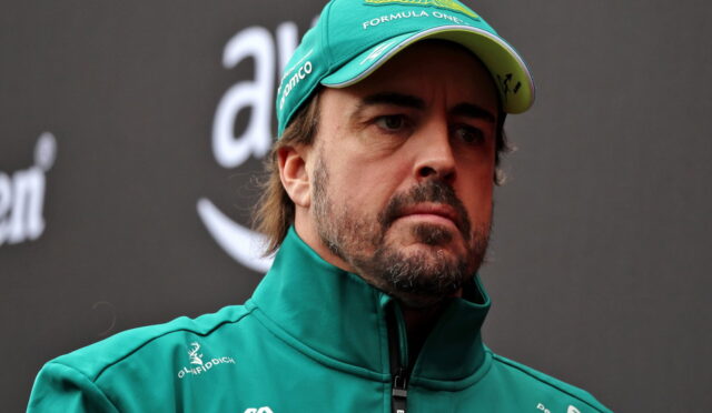 Alonso, Albon çarpışmasının ardından sert çıktı: Grid’in arkasındaki pilotların kalitesi çok düşük